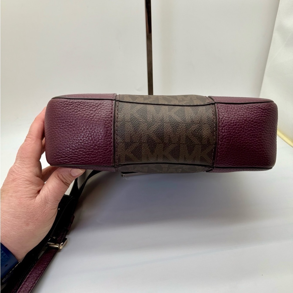 Michael Kors Hattie Messenger Brown and Plum Signature Logo‎ Crossbody Bag - Picture 3 of 9